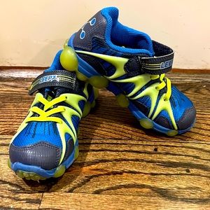 Brand New Stride Rite boy 10M light up sneakers